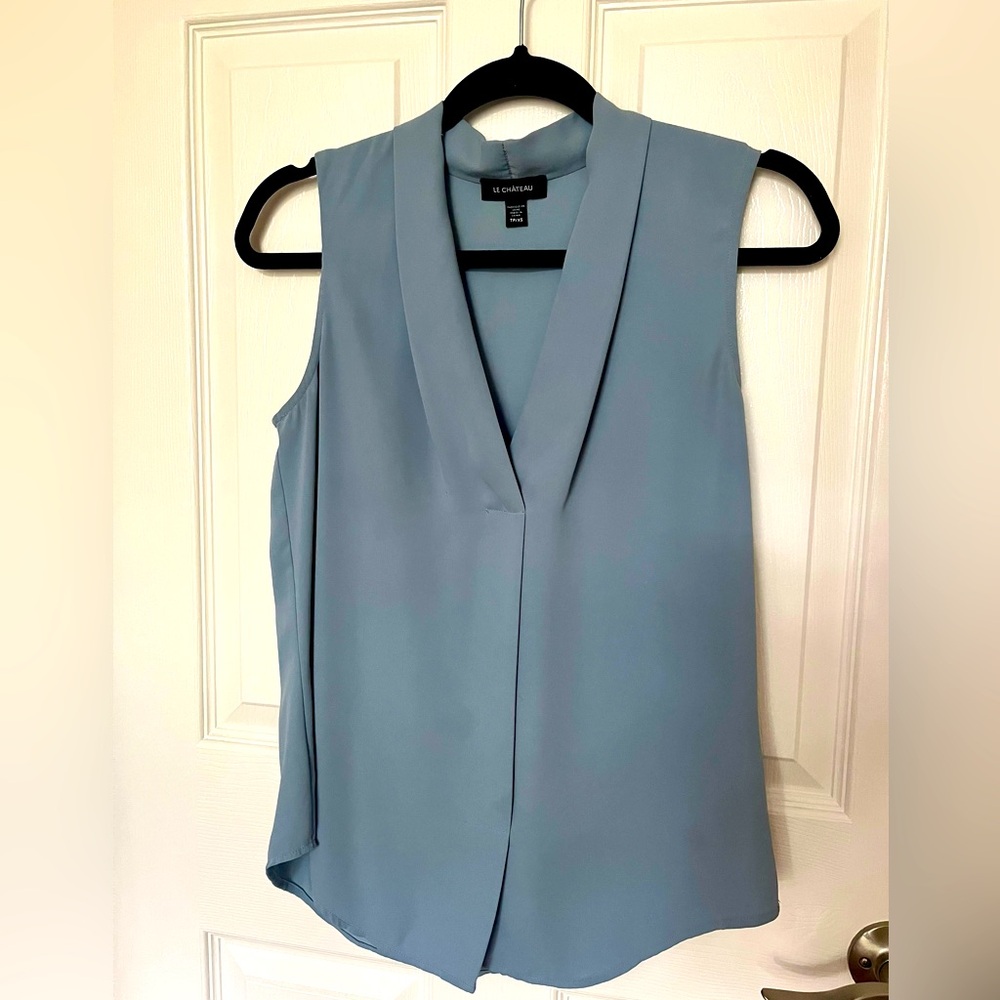 Sleeveless v-neck blouse from le château